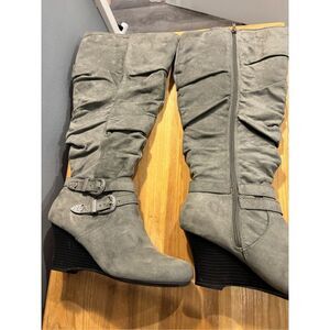 SO ladies gray heeled knee boots size 9
